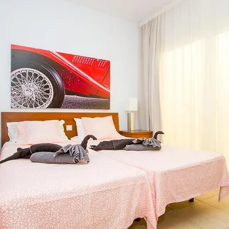 In Playa Blanca Sleeps 8 With Pool Air Con And Wifi Вилла