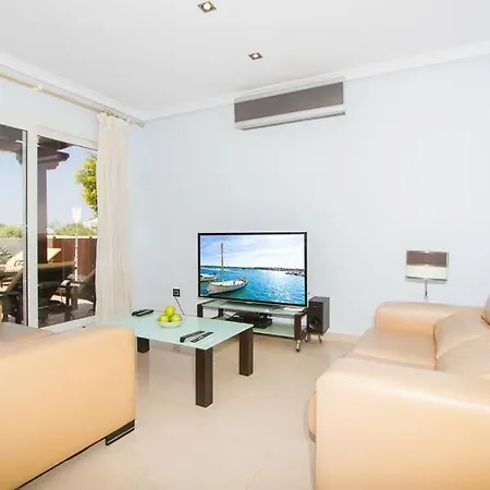 Villa In Playa Blanca Sleeps 8 With Pool Air Con And Wifi *