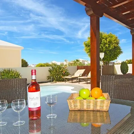 Villa In Playa Blanca Sleeps 8 With Pool Air Con And Wifi Playa Blanca