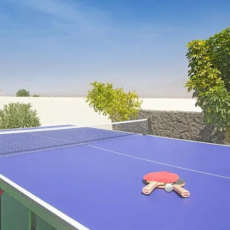 In Playa Blanca Sleeps 8 With Pool Air Con And Wifi *