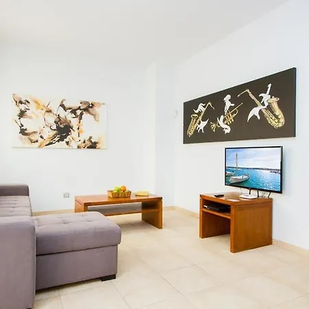 Villa In Playa Blanca Sleeps 8 With Pool Air Con And Wifi *